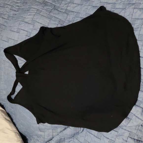 Curved hem twisted back athletic tank top - Picture 5 of 5